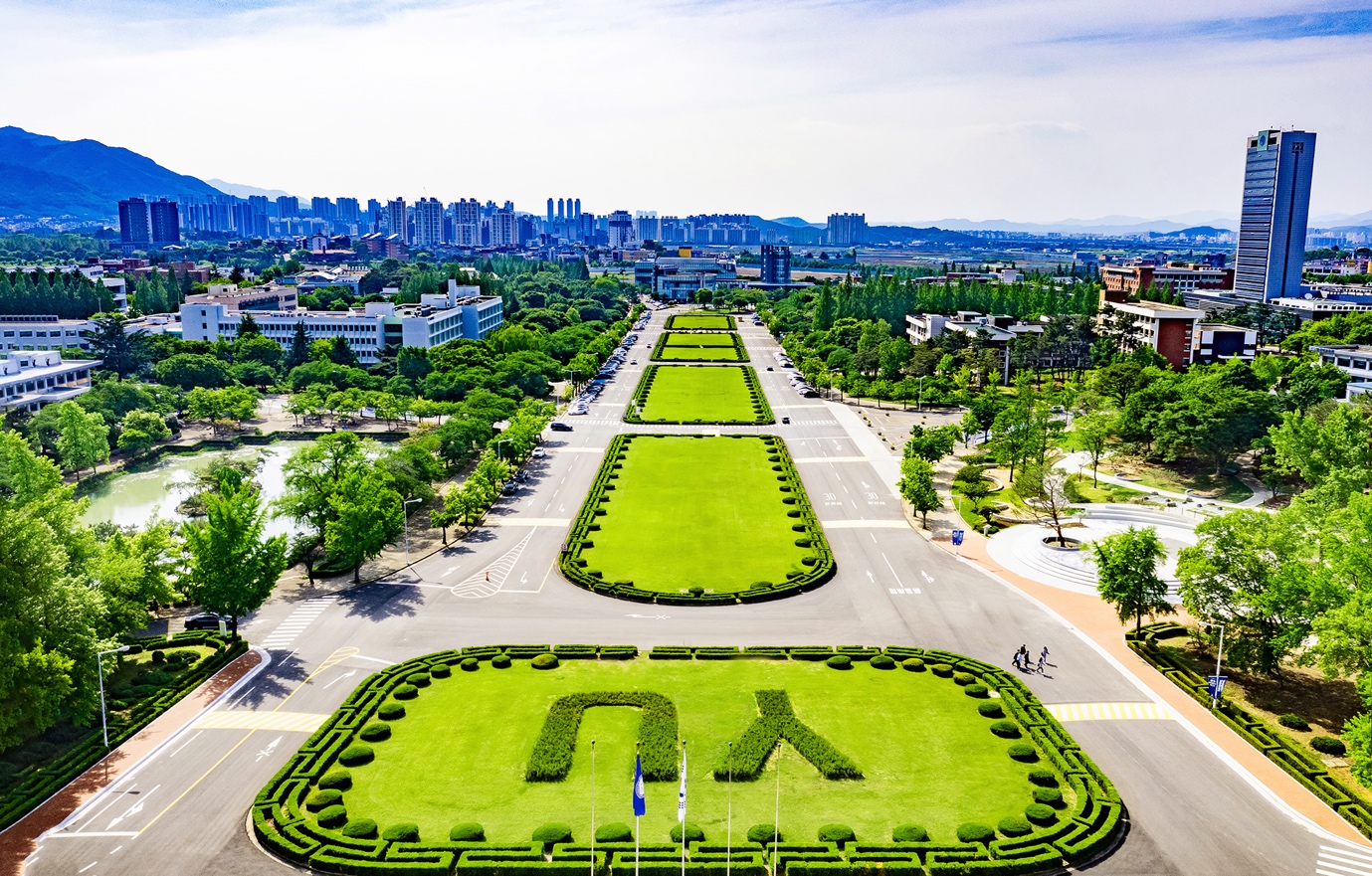 영남대학교 대학본관에서 바라본 학교 전경